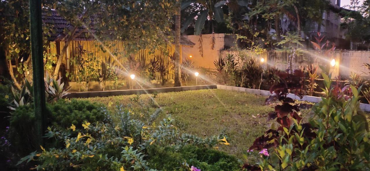 Savithri Inn Cottage Варкала Экстерьер фото