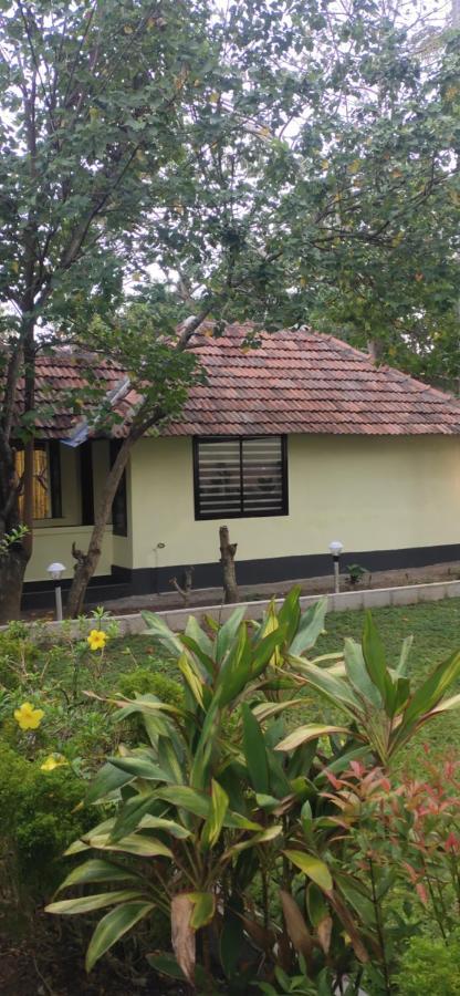 Savithri Inn Cottage Варкала Экстерьер фото